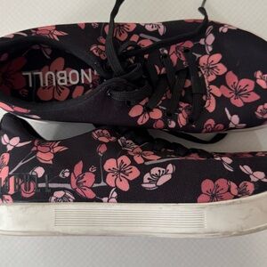 NOBULL Women's Black size 8 cherry blossom Sneakers weightlifting shoes